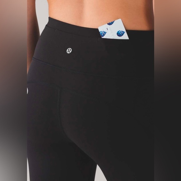 Lululemon Black Gear Up Crop 17”. Size 8 - Picture 5 of 7